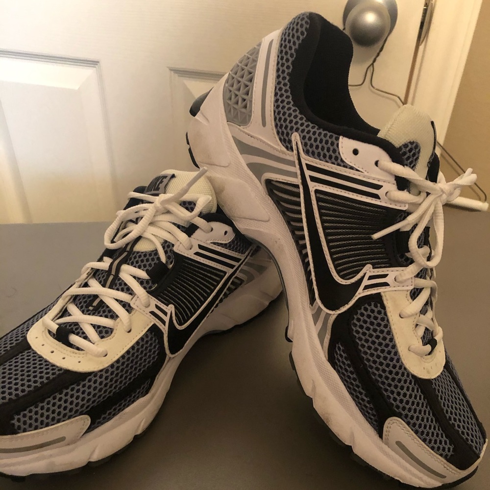 Men’s Nike Running Shoe - size 10.5